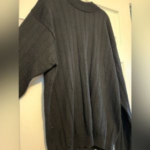 Cezani Men’s Solid Black Pure New wool Sweater Size Large EUC